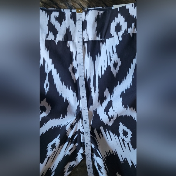 Chico's Brigitte So Slimming Stretch Crop Black & White Ikat Print Pants - Picture 13 of 16